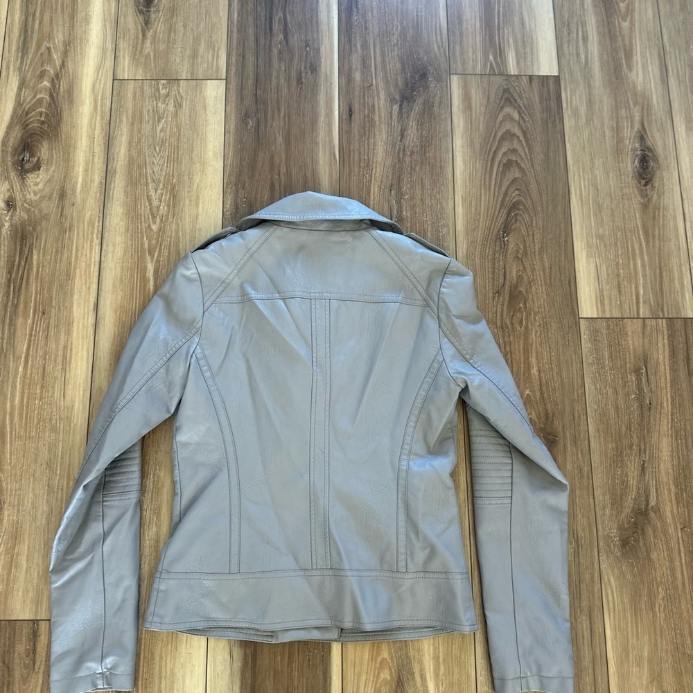 GUESS Women's faux Leather moto style Jacket size small - Picture 4 of 4